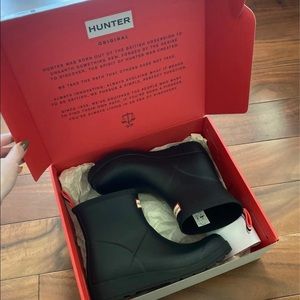 BRAND NEW HUNTER original short play boot SIZE 7